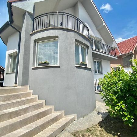 Anca'S Home Орадя Экстерьер фото